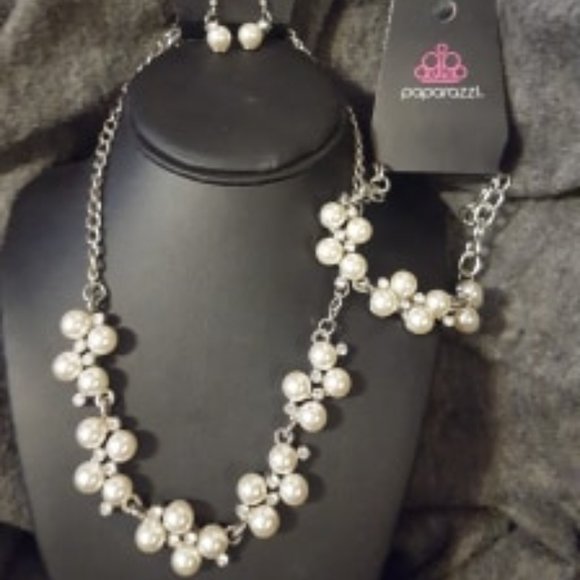 Paparazzi Jewelry - Pearl and Rhinestone Necklace/Bracelet Set J-65